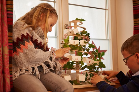 Den Adventskalender schnell selber machen Ein Spiralbaum aus  Buchensperrholz erleichtert die Weihnachtsbastelei - Advents Shopping -  Weihnachten für alle Sinne